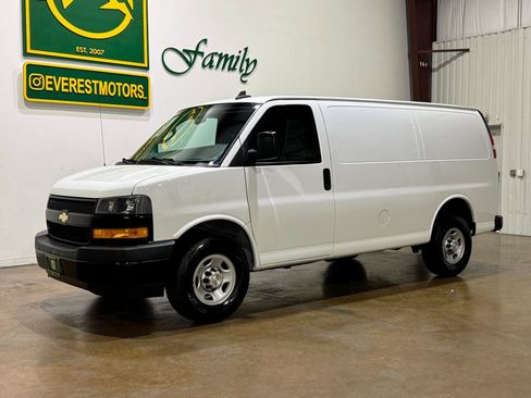 Used 2020 Chevrolet Express 2500 w/ Driver Convenience Package RWD image 3