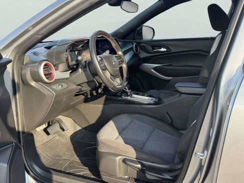 Used 2024 Chevrolet Trax RS w/ Sunroof Package FWD image 21