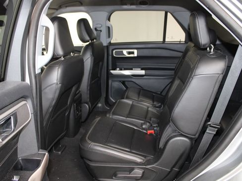 Used 2023 Ford Explorer XLT w/ Equipment Group 202A AWD/4WD image 19