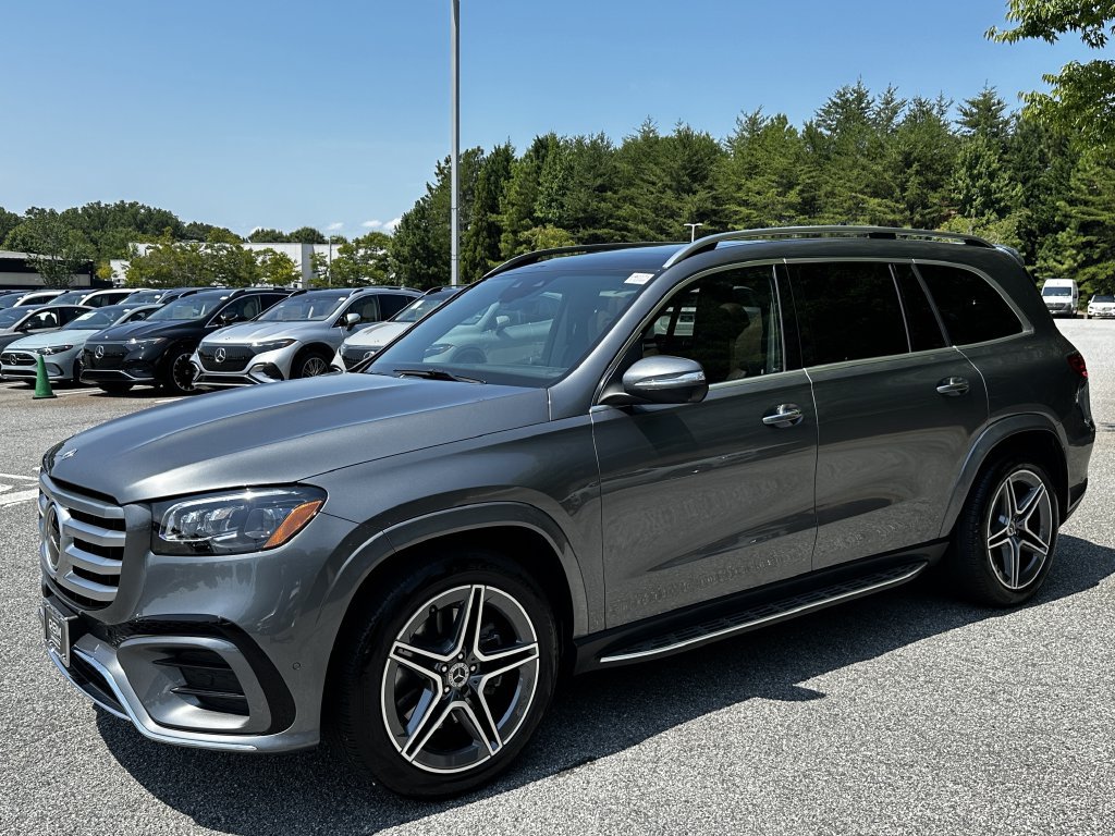 Used 2025 Mercedes-Benz GLS 450 4MATIC w/ AMG Line Exterior image 4
