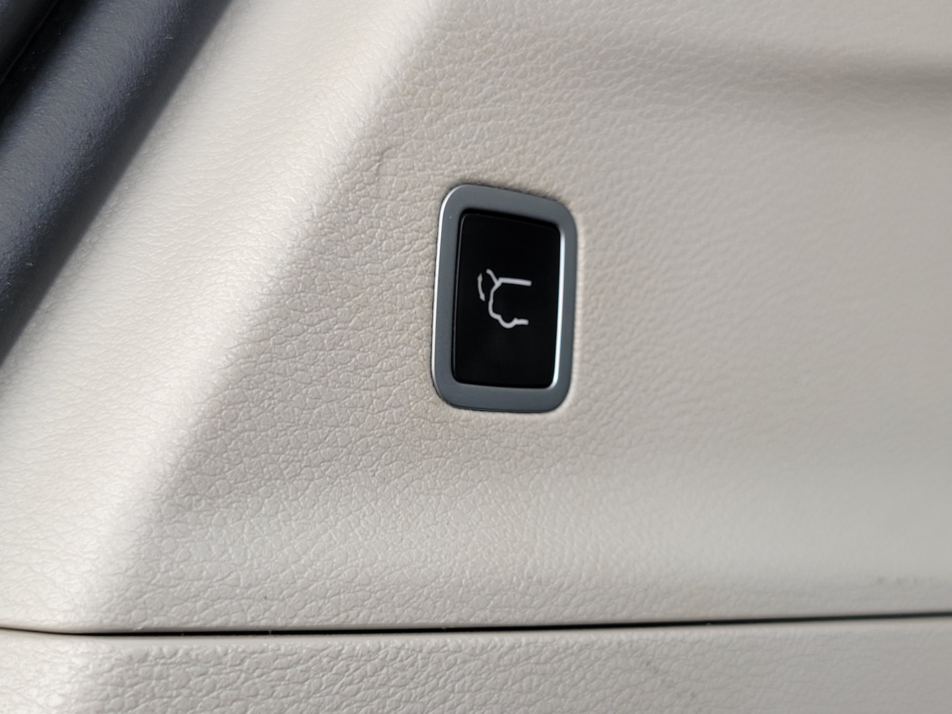 Used 2018 Chrysler Pacifica Limited FWD image 24