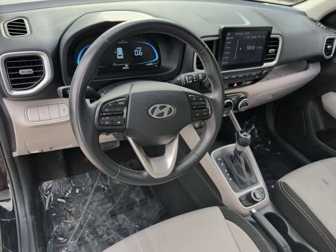 Used 2025 Hyundai Venue SEL FWD image 15