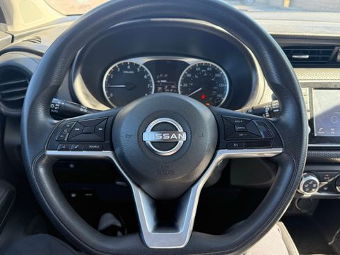 Used 2022 Nissan Kicks S image 16