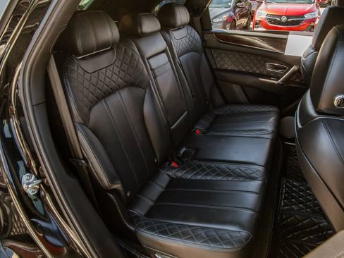 Used 2018 Bentley Bentayga AWD/4WD image 13