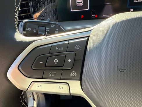 New 2025 Volkswagen Tiguan SE image 23