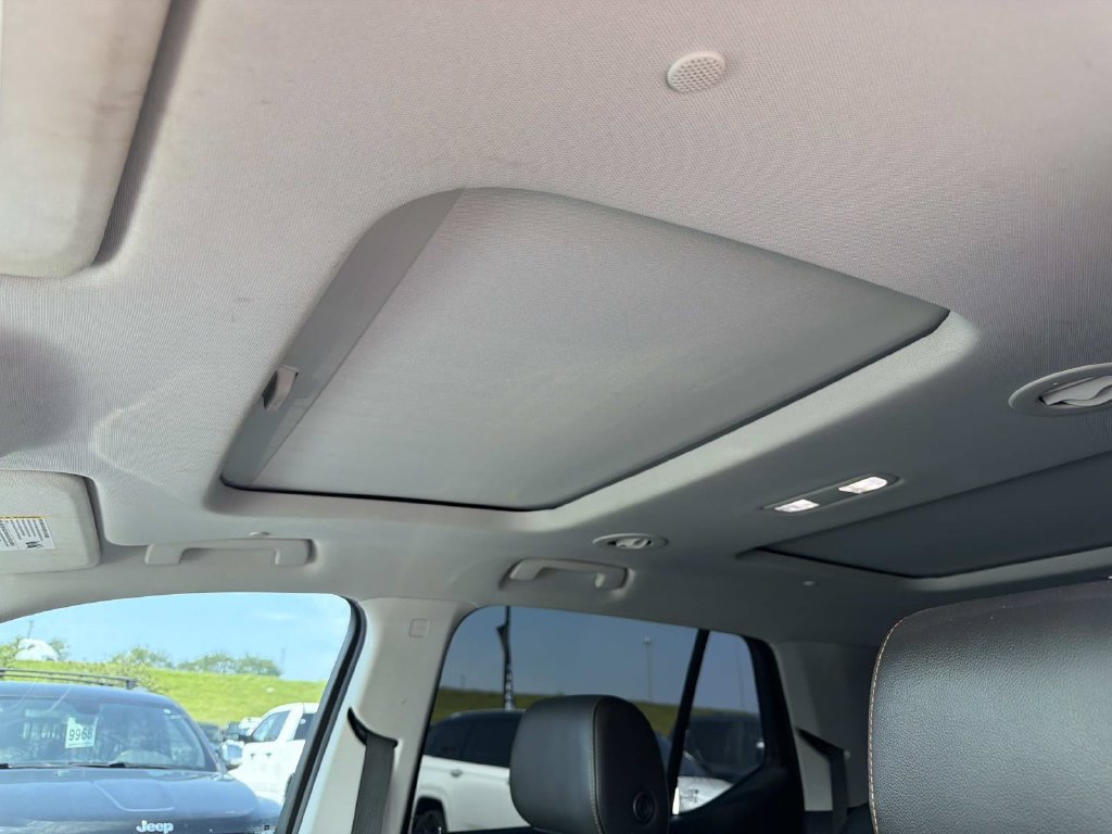 Used 2021 Chevrolet Traverse Premier w/ Redline Edition FWD image 25