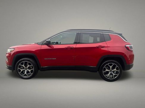 Used 2025 Jeep Compass Limited AWD/4WD image 2