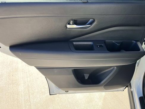 Used 2024 Nissan Pathfinder SL w/ SL Premium Package image 19