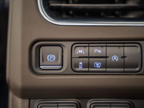 Used 2023 GMC Yukon XL SLT w/ SLT Premium Package image 49