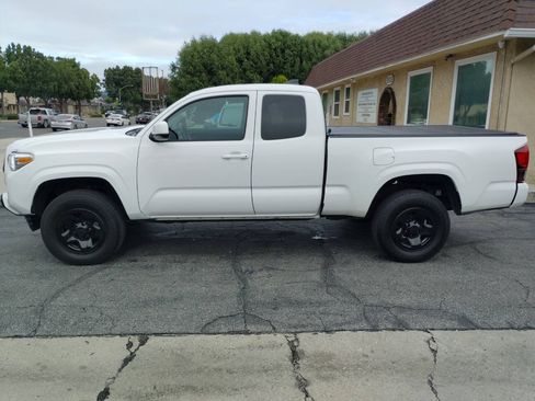 Used 2023 Toyota Tacoma SR w/ SR Convenience Package RWD image 11