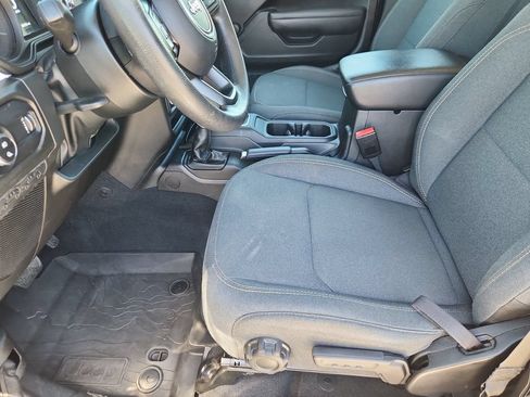 Used 2024 Jeep Gladiator Sport AWD/4WD image 8