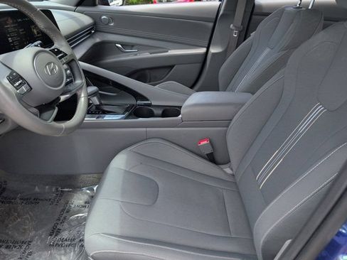 Used 2025 Hyundai Elantra SEL FWD image 24