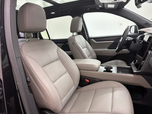 Used 2024 GMC Acadia Elevation w/ Luxury Package FWD image 23