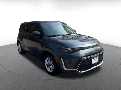 Used 2025 Kia Soul LX w/ LX Technology Package image 3