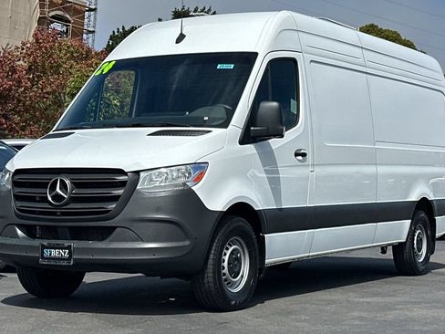 Used 2024 Mercedes-Benz Sprinter 2500 image 8