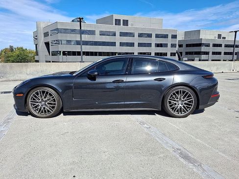 Used 2024 Porsche Panamera image 2