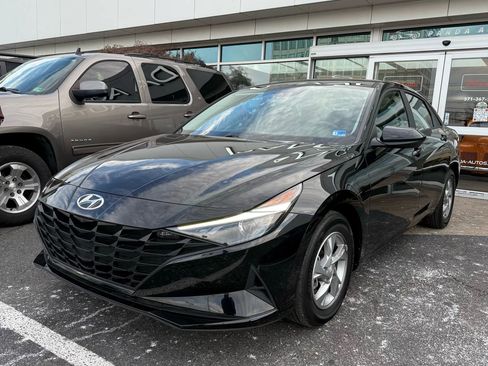 Used 2021 Hyundai Elantra SE w/ Cargo Package image 3