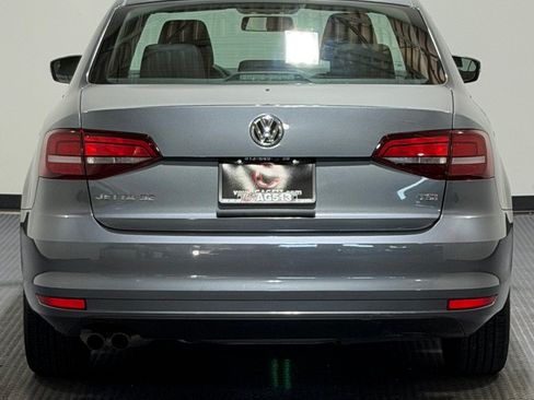 Used 2018 Volkswagen Jetta SE FWD image 6