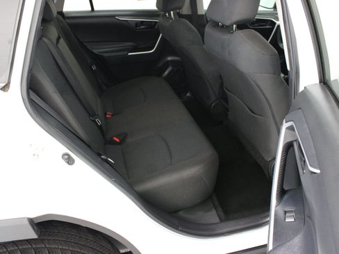 Used 2020 Toyota RAV4 LE FWD image 29