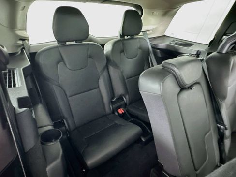 Used 2025 Volvo XC90 B6 Plus w/ Protection Package Premier AWD/4WD image 28