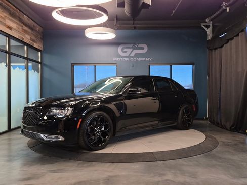 Used 2021 Chrysler 300 Touring L image 7