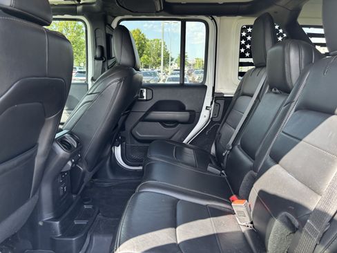 Used 2019 Jeep Wrangler Unlimited Sahara AWD/4WD image 33