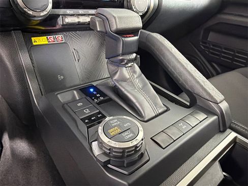 Used 2024 Toyota Tacoma TRD Off-Road image 32