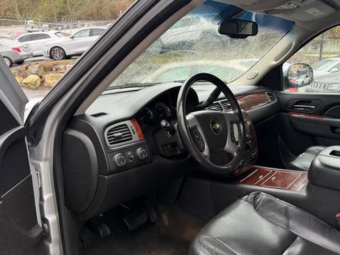 Used 2013 Chevrolet Suburban LTZ image 31