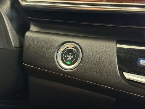 Used 2022 Cadillac Escalade Luxury AWD/4WD image 26