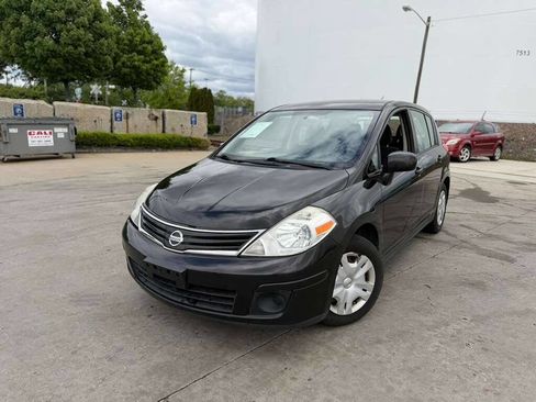 Used 2011 Nissan Versa 1.8 S w/ Plus Pkg FWD image 3
