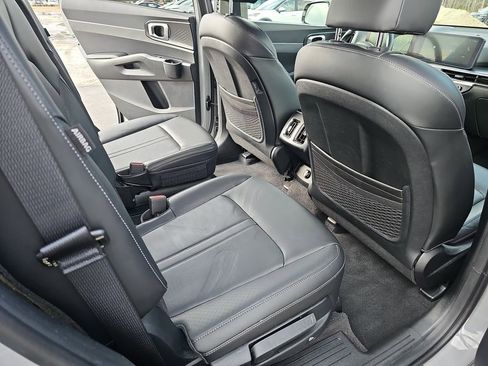 Used 2024 Kia Sorento EX w/ Panoramic Sunroof Package image 13