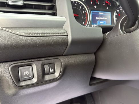 Used 2023 GMC Acadia SLE image 18