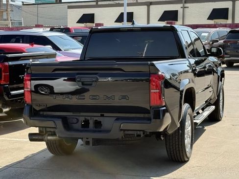 Used 2025 Toyota Tacoma SR5 AWD/4WD image 4