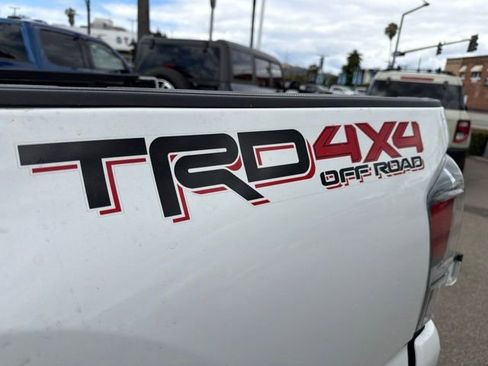 Used 2023 Toyota Tacoma TRD Off-Road w/ Advanced Technology Package AWD/4WD image 11