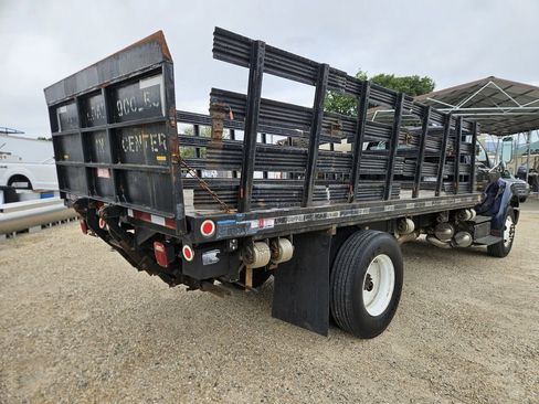 Used 2011 Ford F750 2WD Regular Cab Super Duty image 2