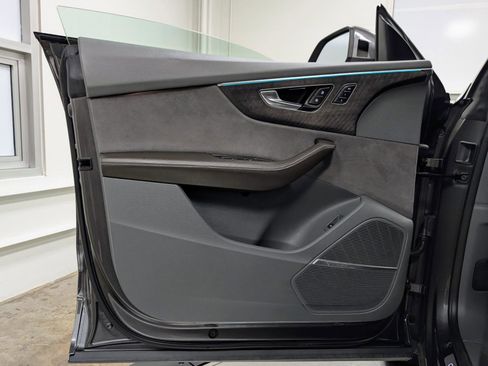 Used 2019 Audi Q8 Prestige w/ Luxury Package image 13