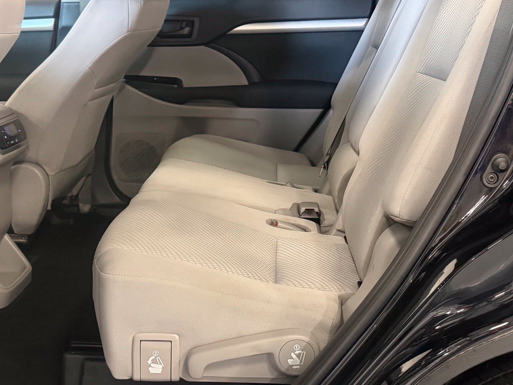 Used 2019 Toyota Highlander LE FWD image 22