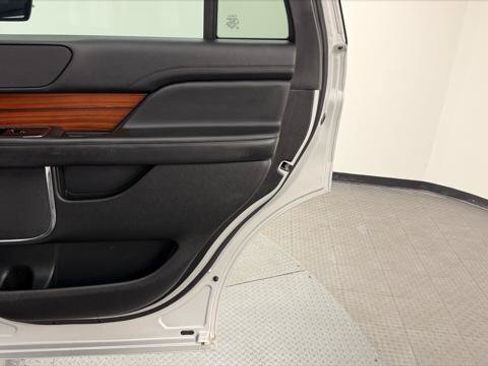 Used 2018 Lincoln Navigator Reserve AWD/4WD image 21