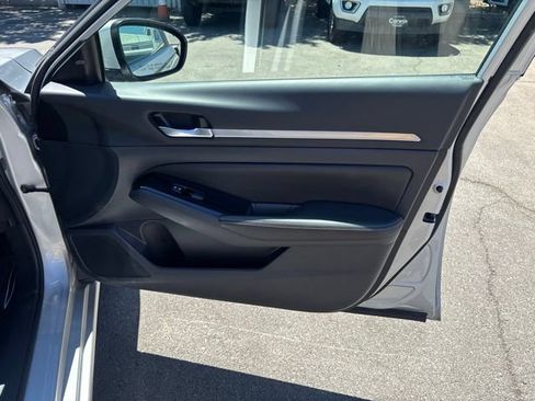 Used 2023 Nissan Altima 2.5 SV FWD image 40