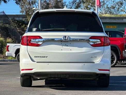 Used 2018 Honda Odyssey Elite image 4