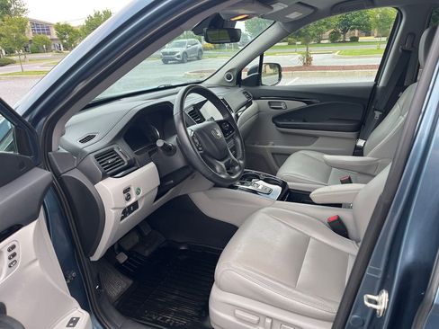 Used 2019 Honda Pilot Touring image 10