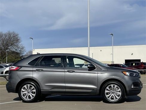 Used 2024 Ford Edge Titanium image 3
