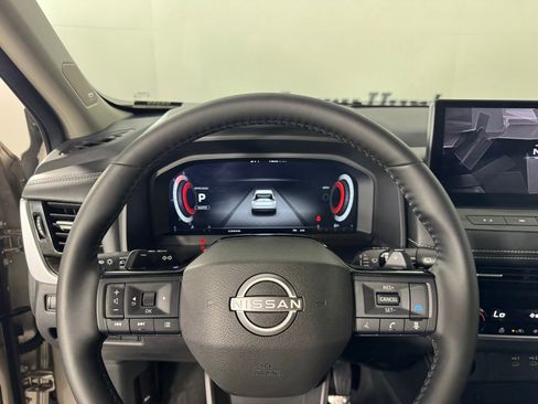 Used 2025 Nissan Rogue Platinum AWD/4WD image 23