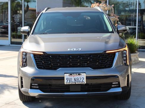 Certified 2025 Kia Sorento EX image 4