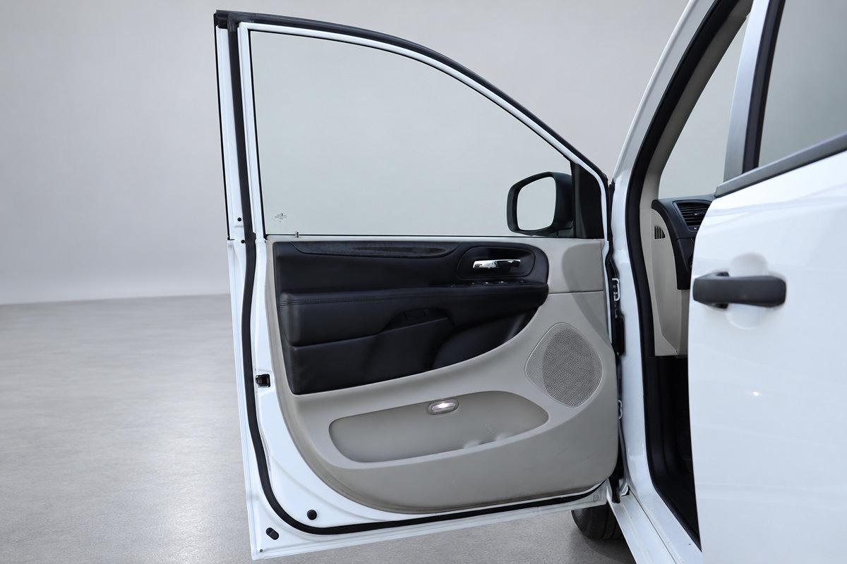 Used 2019 Dodge Grand Caravan SE FWD image 23