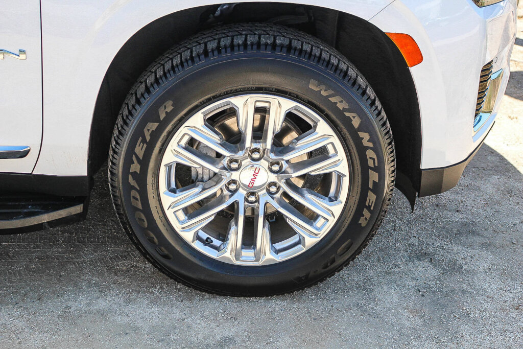 Used 2024 GMC Yukon XL SLT RWD image 31