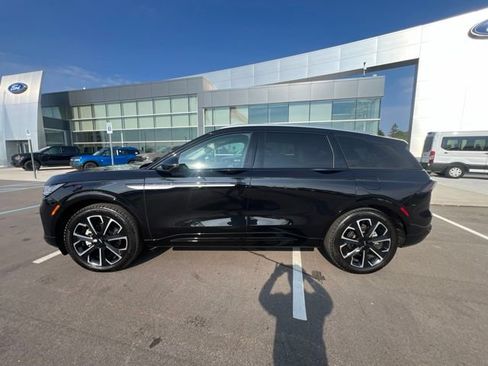 Used 2025 Lincoln Nautilus Reserve AWD/4WD image 8