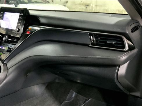 Used 2023 Toyota Camry SE image 19