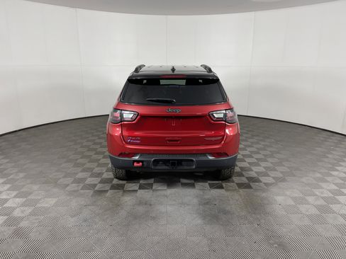 Used 2024 Jeep Compass Trailhawk w/ Trailhawk Elite Group image 4