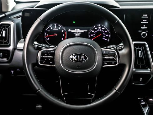 Used 2021 Kia Sorento S image 18